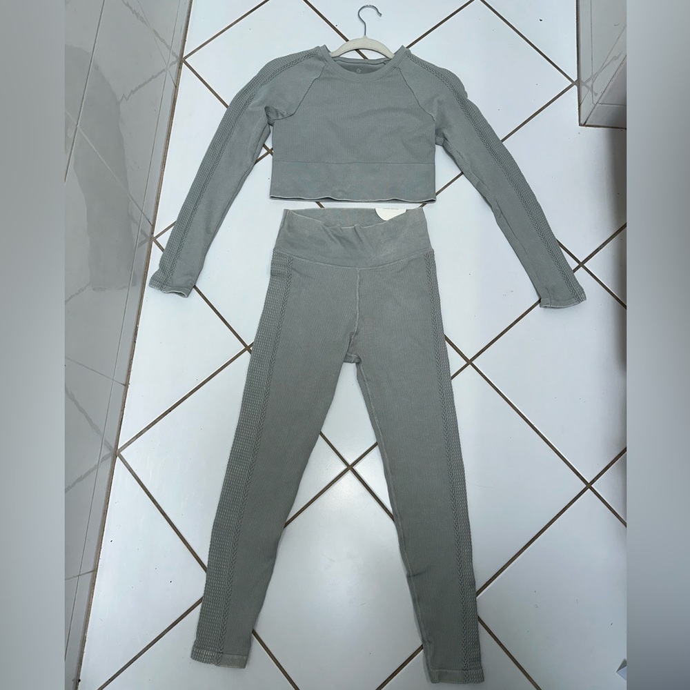 Aerie Gray/Mint Ribbed Long Sleeve and Leggings Workout/Layering Set
